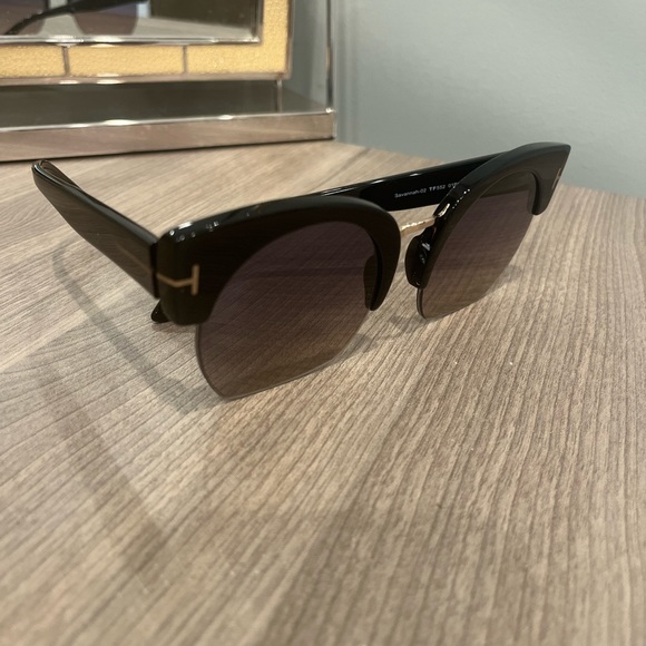 TOM FORD sunglass! Black frame w/brown gradient lenses!TF 552 01b 55-22 140 - Picture 5 of 9